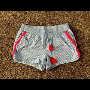 Vineyard vines shorts with elastic waist. Size L